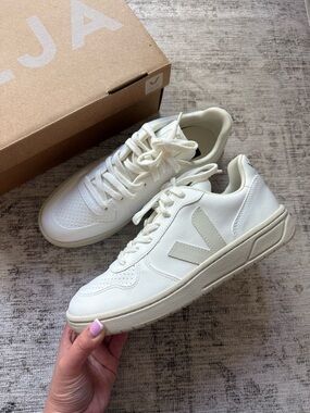 Veja V-10 CWL Full White